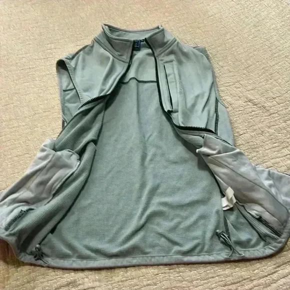 Vineyard‎ vines gray vest - Picture 2 of 6